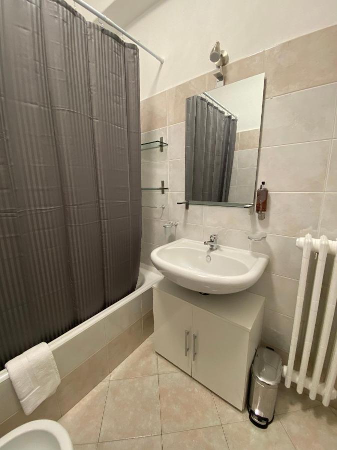 Apartamento Dimora De Amicis 88 Bari Exterior foto